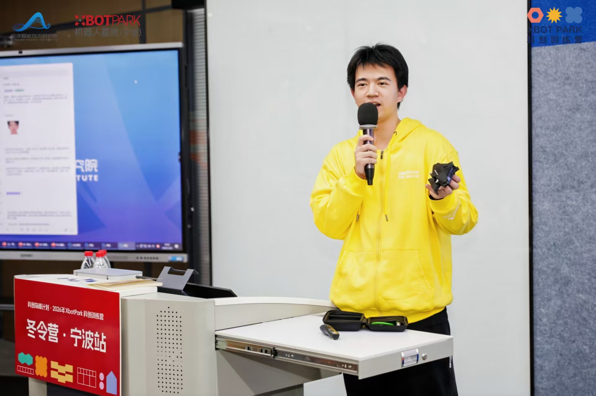 Peinan Li presenting at XbotPark Ningbo